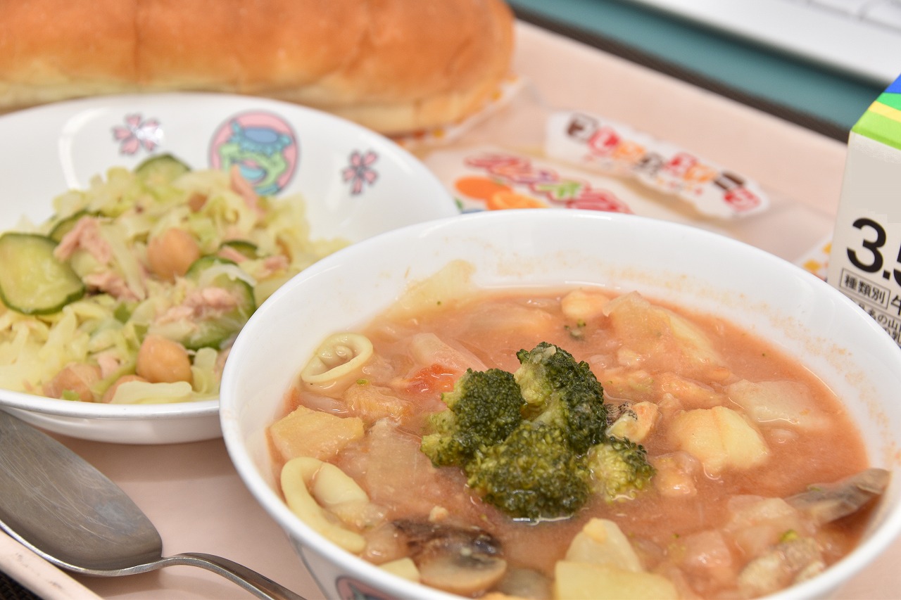 学校給食モナコ料理の写真