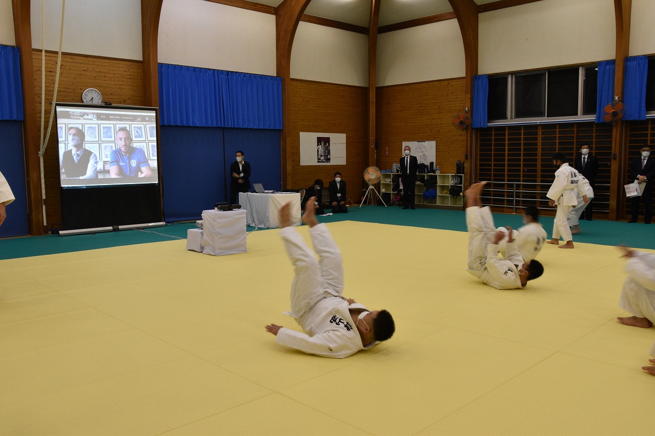 技の披露の様子1