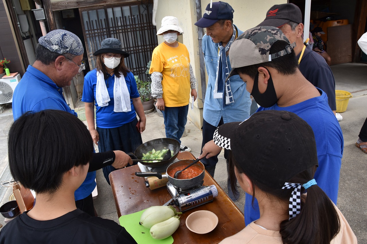 野菜の収穫などの様子