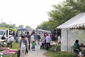 宮川朝市の様子